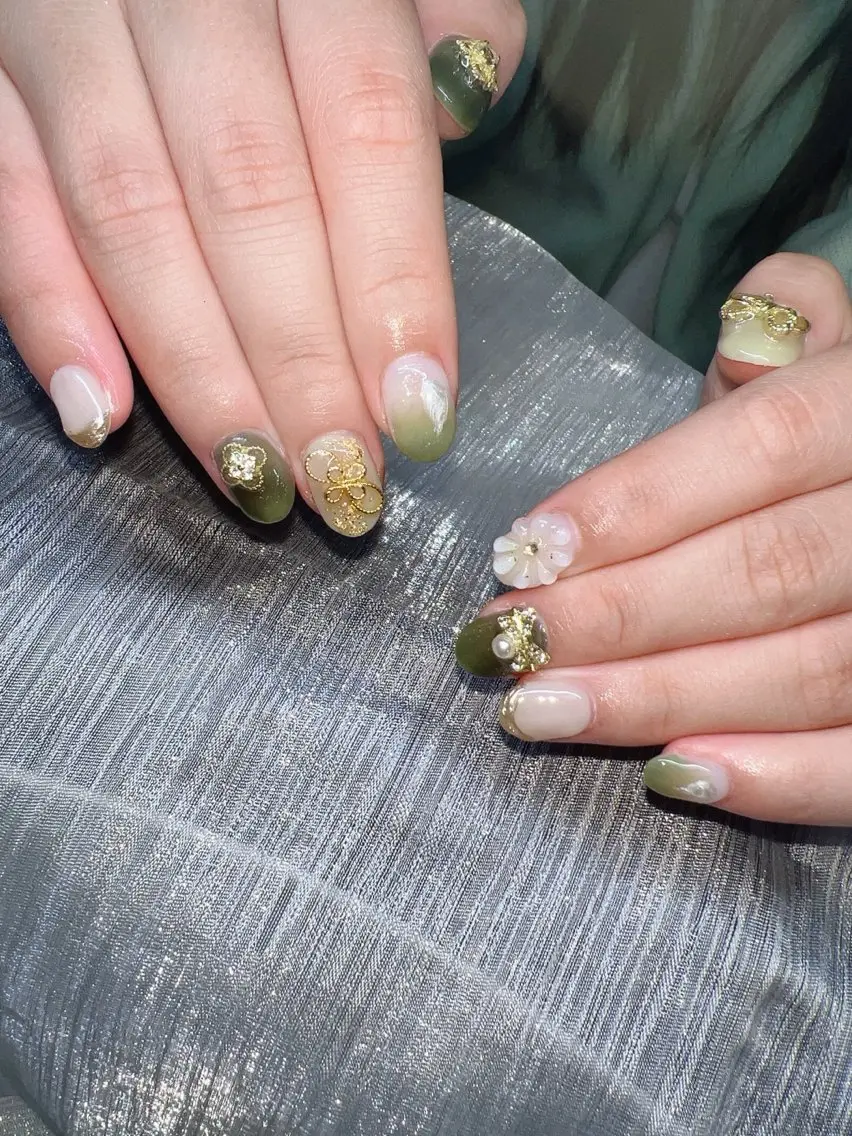 ネイル オーロラネイル チークネイル 長さ出し フットネイル フレンチネイル ハンドネイル Lee Nailsのネイルデザイン