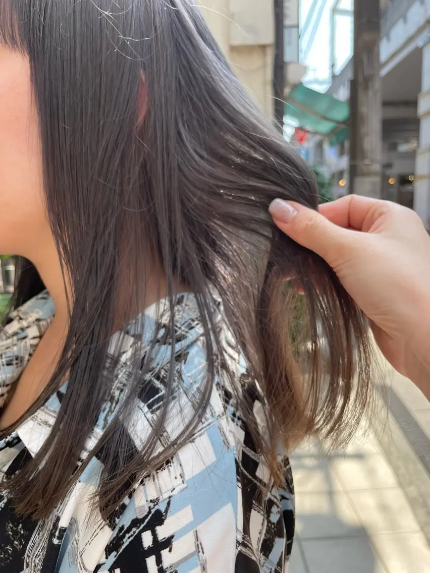 セミロング カラー カット ヘアカラー ニュアンスパーマ🪿 透明感カラー岩波ゆいのヘアスタイル