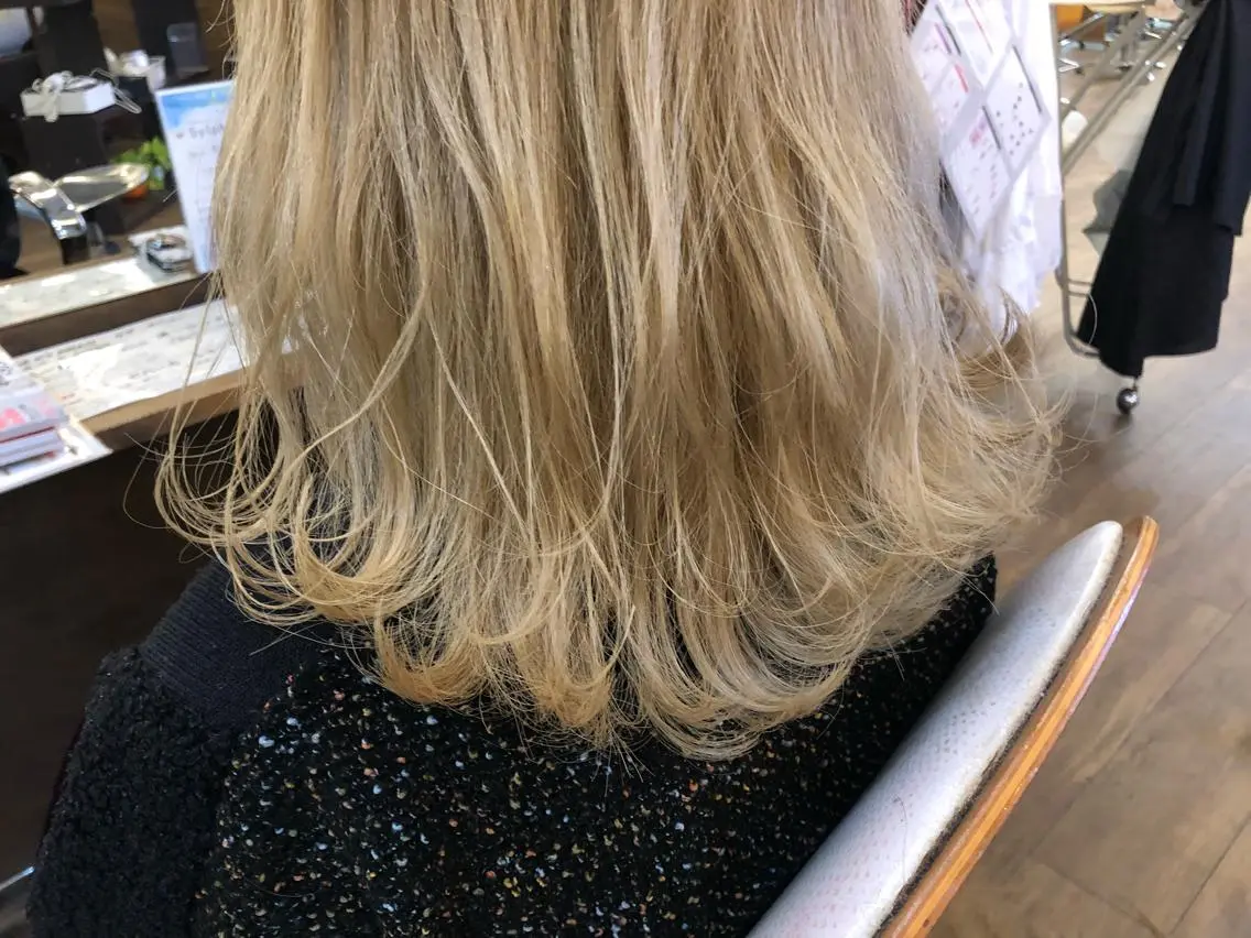 ミディアム カラー ブリーチ 切りっぱなしロブ 艶髪育成サロン 京橋　shinのヘアスタイル
