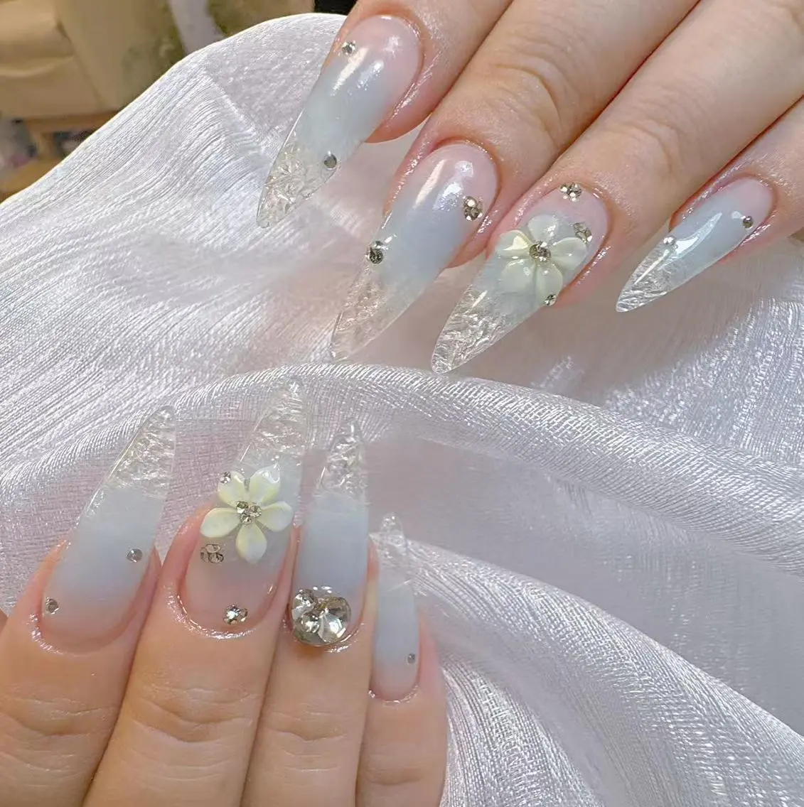 ネイル 長さ出し フレンチネイル 韓国ネイル マグネットネイル 持ち込み ハンドネイル ハンドケア The Nail 新大久保店のネイルデザイン