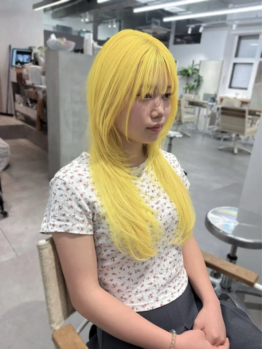 セミロング カラー イエローカラー ケアブリーチ 坪井佑樹のヘアスタイル