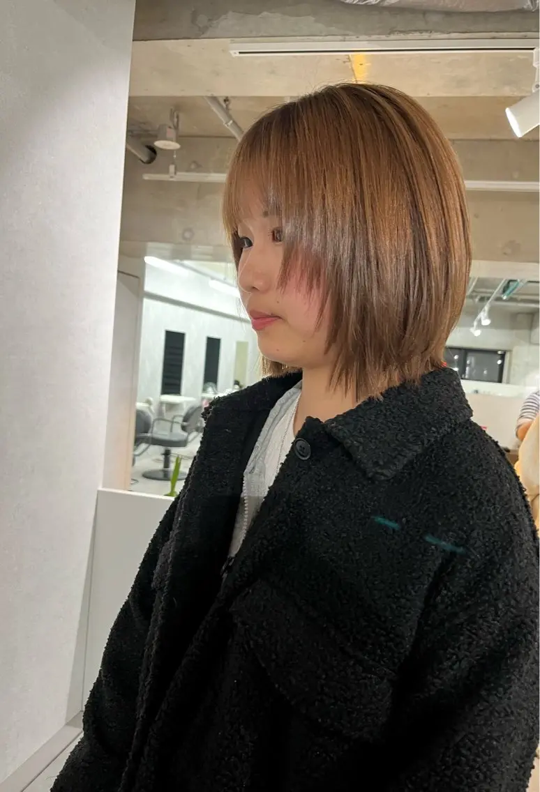 ミディアム 顔まわりレイヤー レイヤーカット anon Loemのヘアスタイル