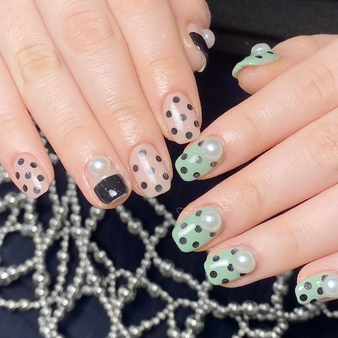 ネイル チークネイル フレンチネイル ジェルネイル ガーリー キラキラネイル ハンドネイル UM Nail Salonのネイルデザイン