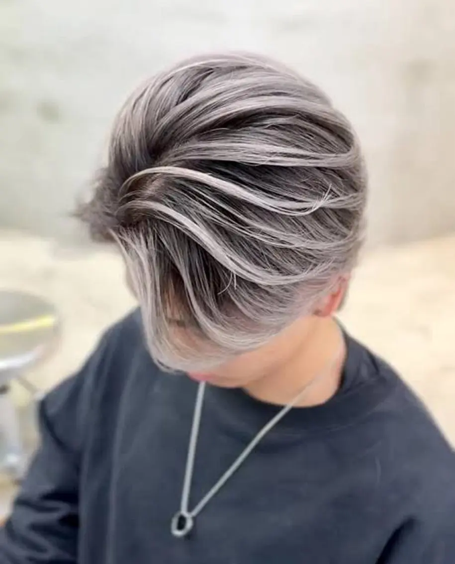 カラー ヘアカラー トリートメント 縮毛矯正メンズパーマ 髪質改善特化のヘアスタイル