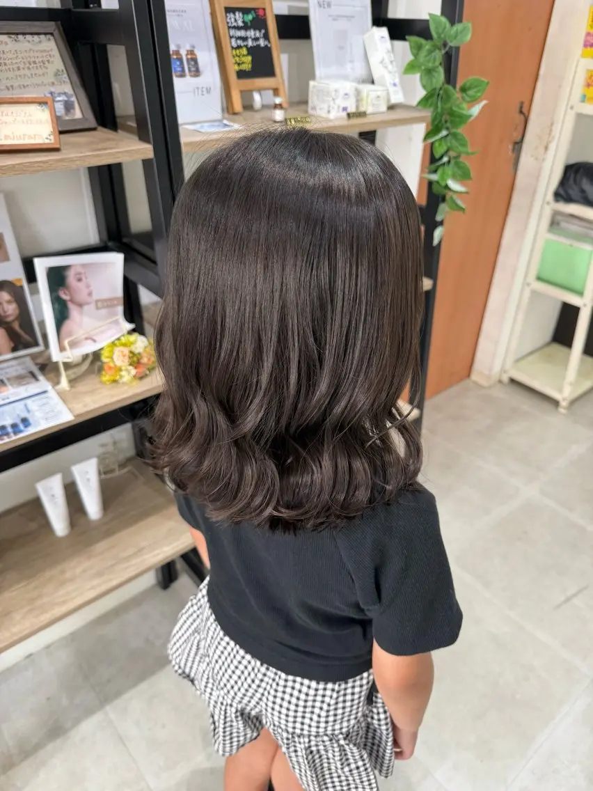 ミディアム 島 歩那のヘアスタイル