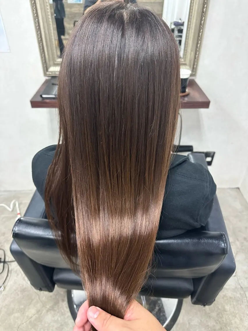 ロング カット ヘアカラー 秋山 浩太のヘアスタイル