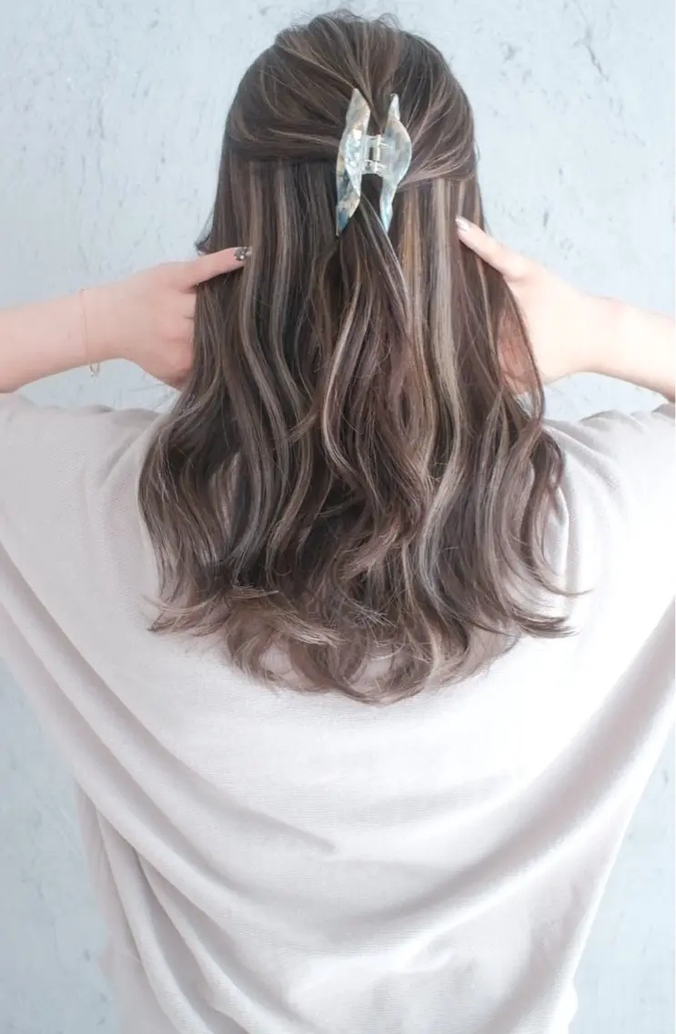 カラー デザインカラー ハイライトカラー Mariana/ 鶴原-ハイライトのヘアスタイル