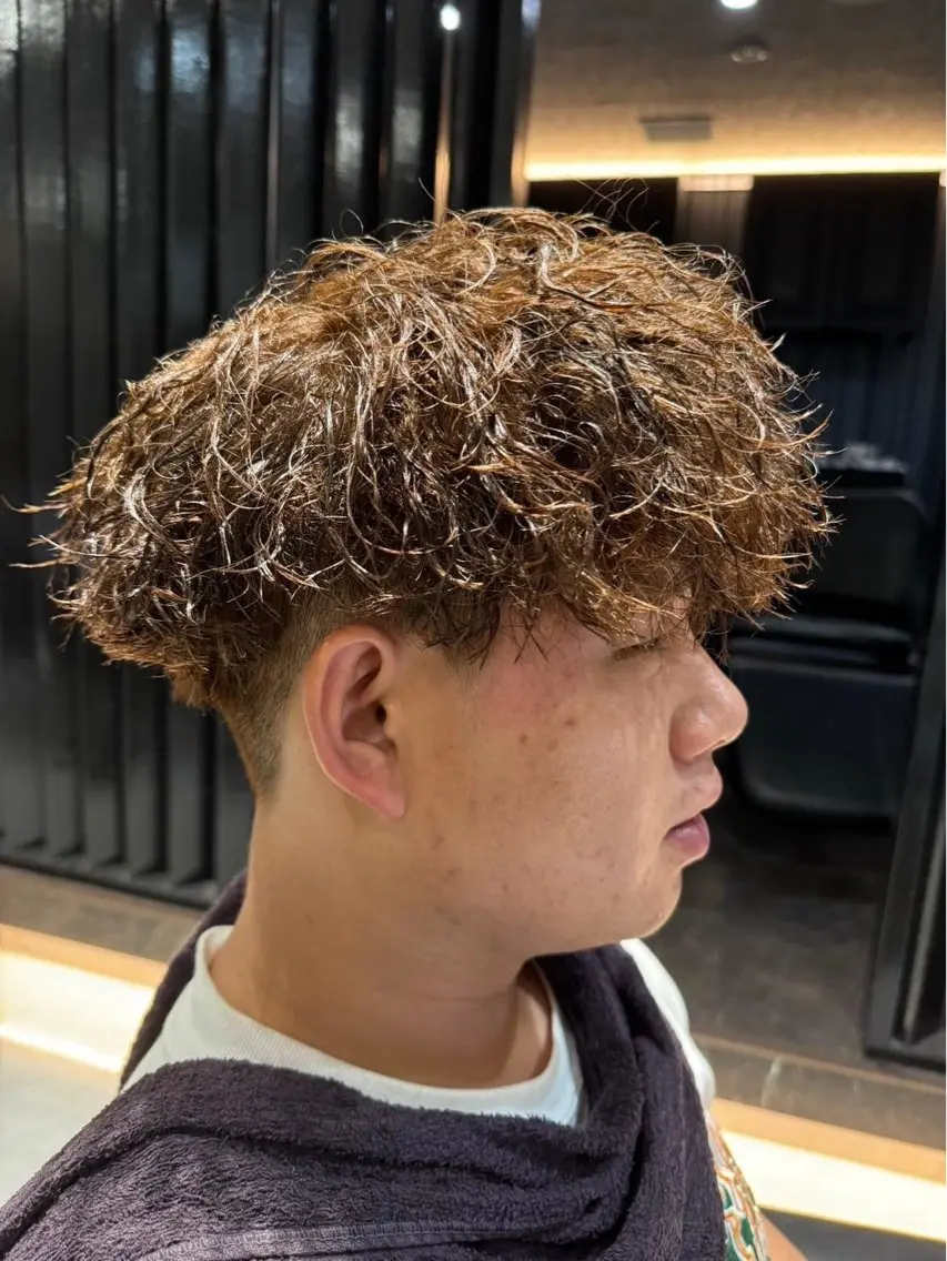 ミディアム パーマ メンズ 🔥ジャス/ 無造作パーマ特化🔥のヘアスタイル