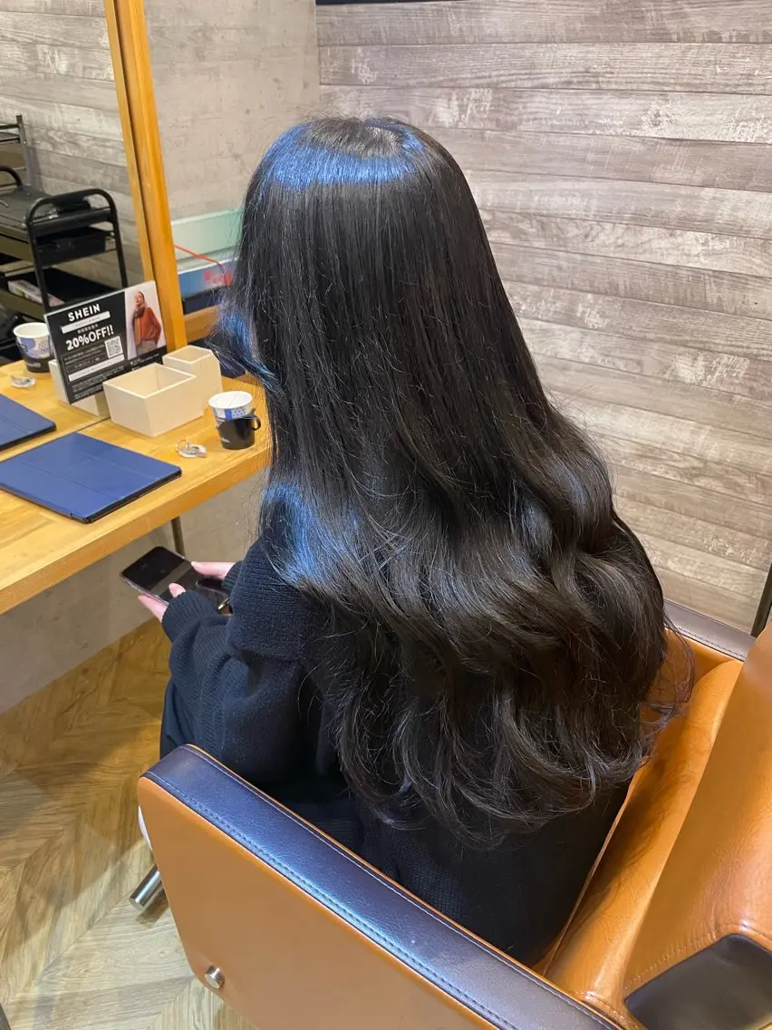 ロング カラー ヘアカラー トリートメント 小西 鈴奈のヘアスタイル