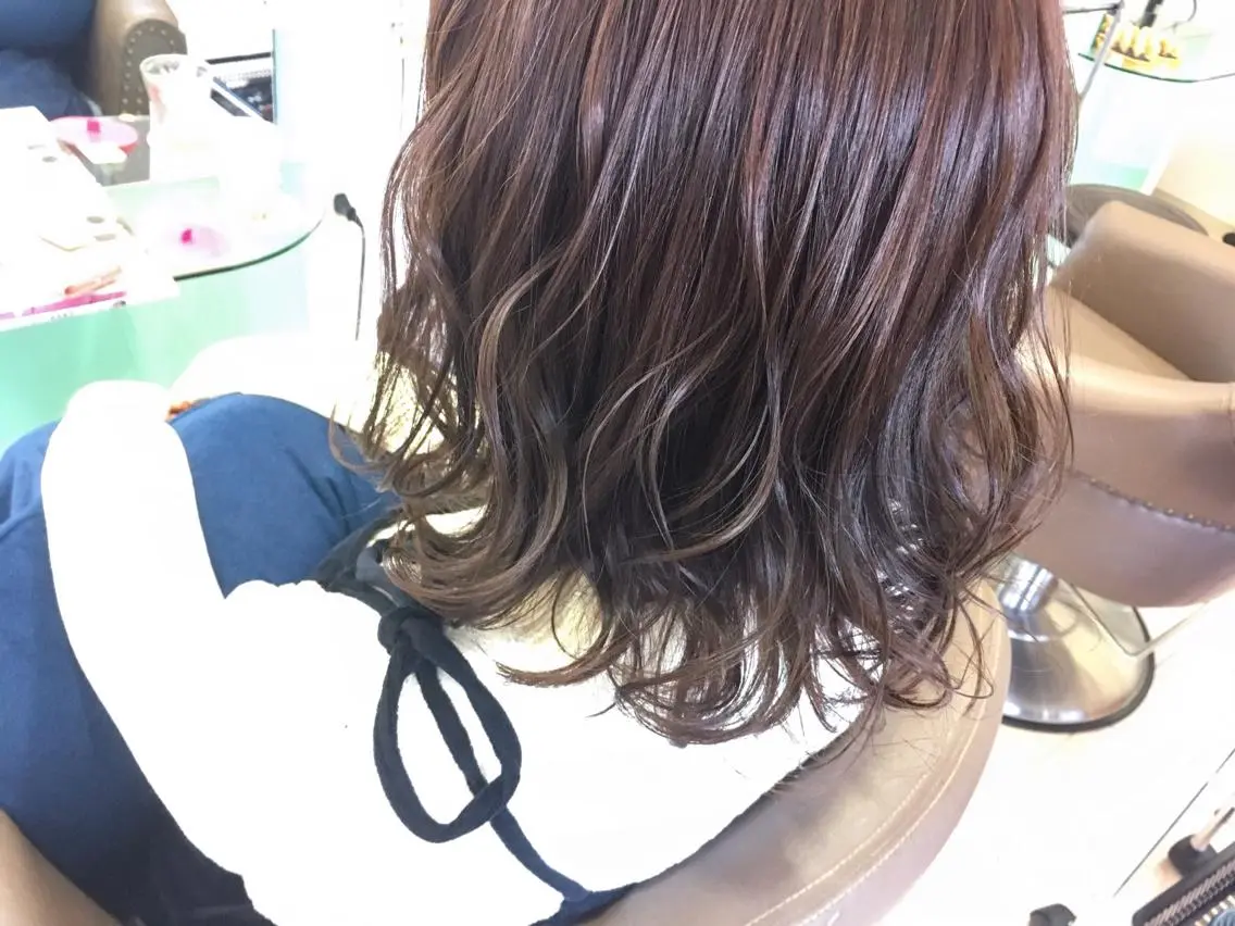 ミディアム カット ヘアカラー トリートメント 松田 みのりのヘアスタイル