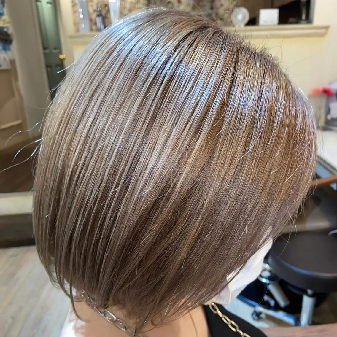 ショート カラー ヘアアレンジ ベージュカラー ブリーチ ダブルカラー ミルクティーベージュ Plaatje💐 ゆずはのヘアスタイル