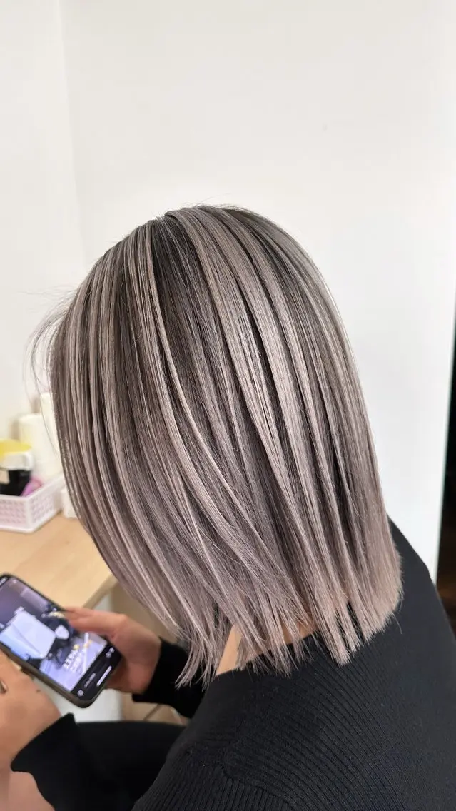 ミディアム カラー ブリーチ カット ヘアカラー トリートメント ヘアセット 難波ブリーチカラー 伊藤洋輝のヘアスタイル
