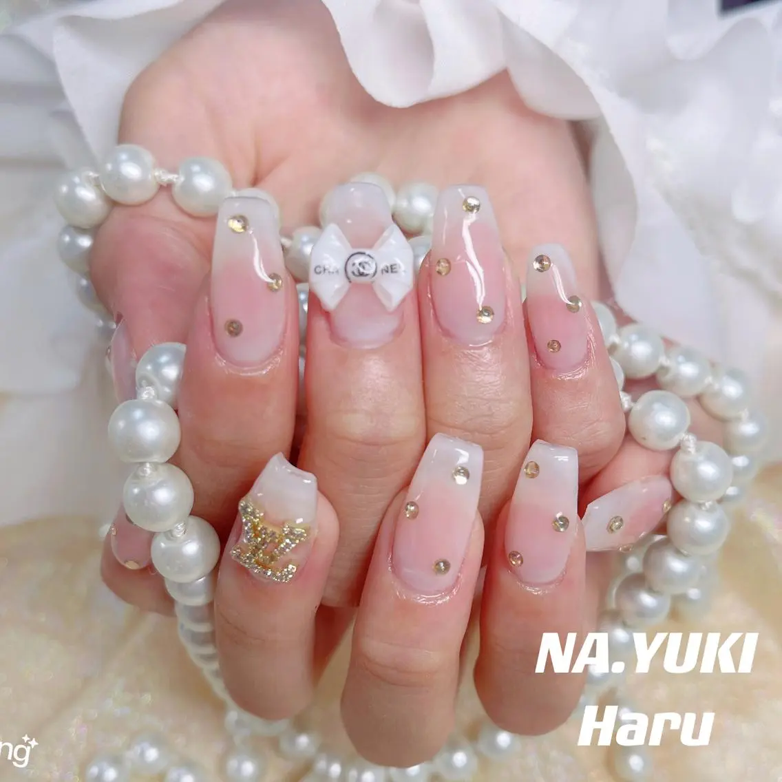 ネイル 🦋 Queenieのネイルデザイン