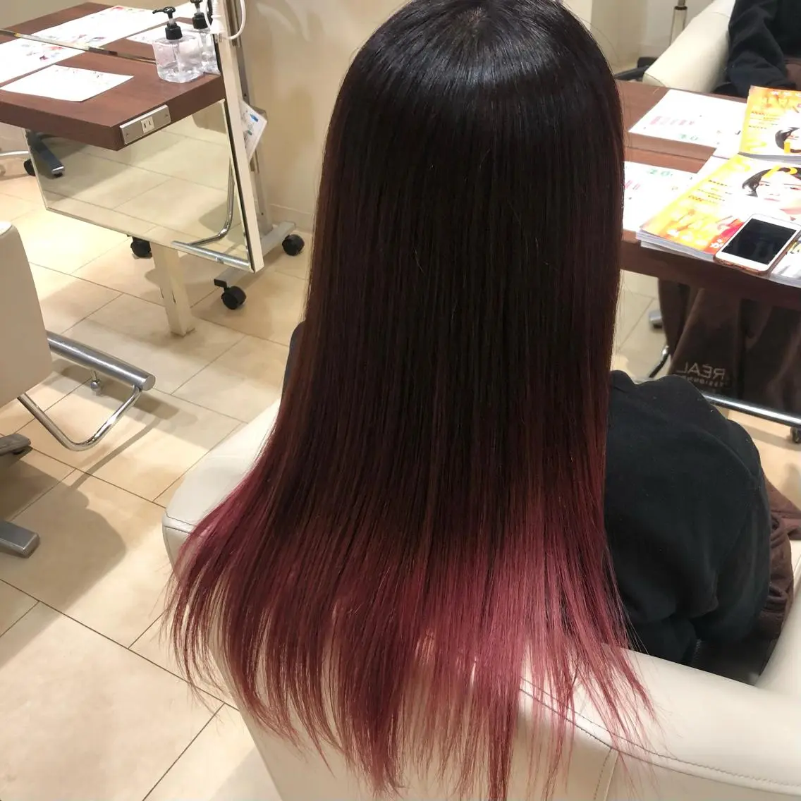 ロング カラー グラデーションカラー ロング ヘアカラー トリートメント 森 邑奈のヘアスタイル