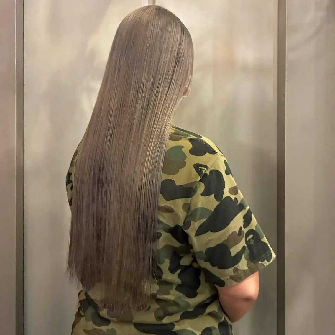 ロング カラー ベージュカラー シルバー シルバーベージュ ヘアカラー エルベスアクト志木店 SHIINAのヘアスタイル