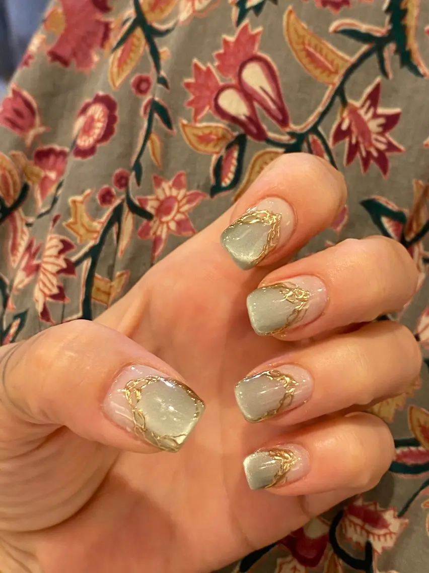 ネイル ゴールド ニュアンスネイル ✨AiNail💅 ✨高幡不動NEW ✨のネイルデザイン
