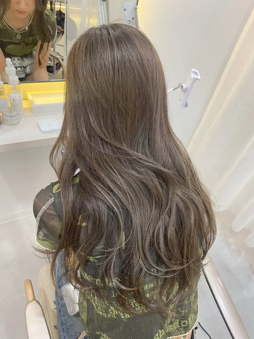 デザインカット+透明感ワンカラー+極上トリートメントの写真