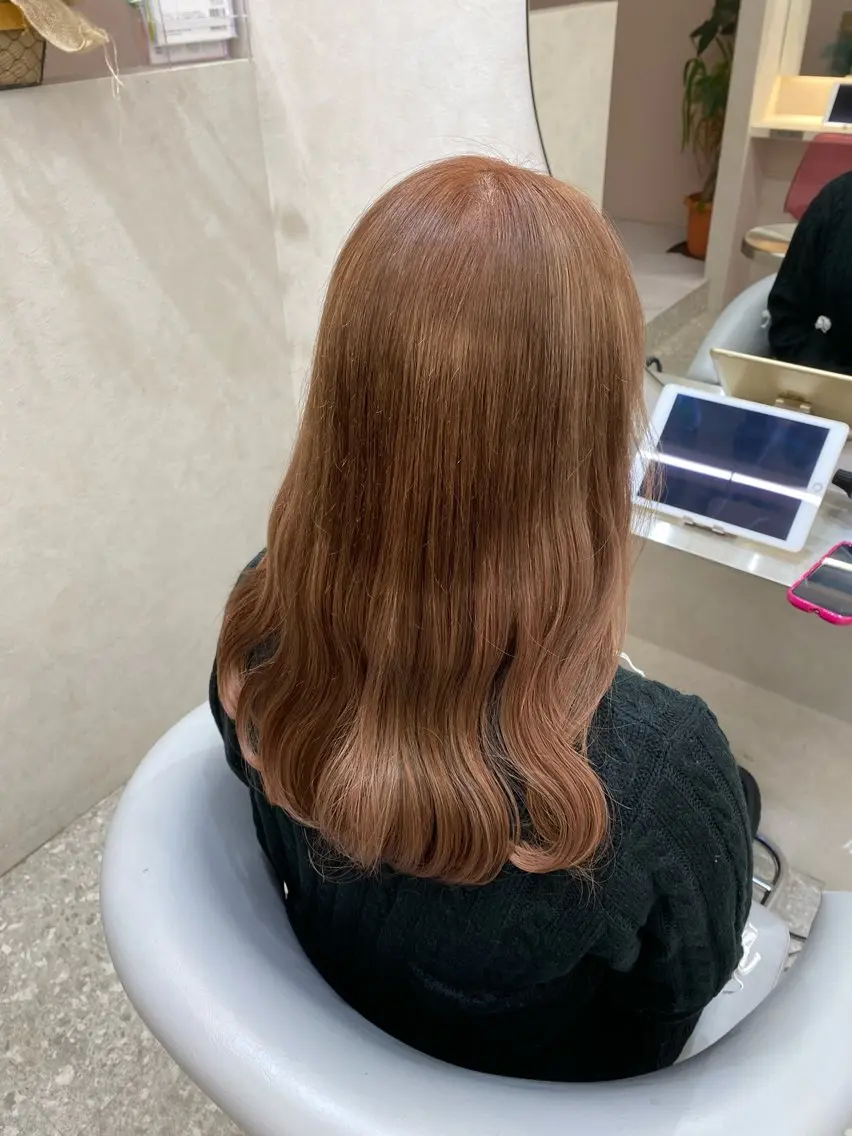 ロング カラー ヘアアレンジ シールエクステ ブリーチ ダブルカラー イヤリングカラー インナーカラー カット ヘアカラー トリートメント レイヤー/顔周り/ 透明感カラー/ななのヘアスタイル