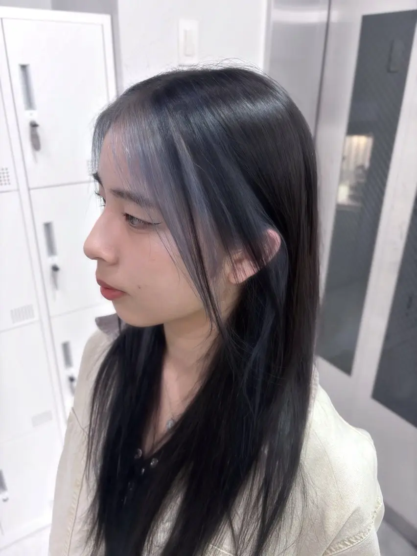 カラー ミストバング ブリーチ ブルーカラー デザインカラー フェイスフレーミング ヘアカラー 艶カラー💞 amiのヘアスタイル