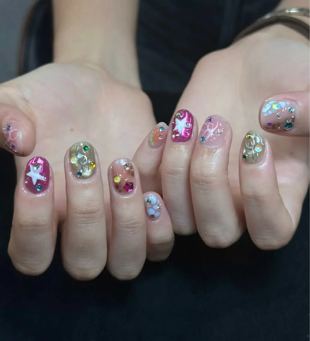 ネイル ジェルネイル キラキラネイル ミラーネイル ピンク ショートネイル Iconic Nailのネイルデザイン