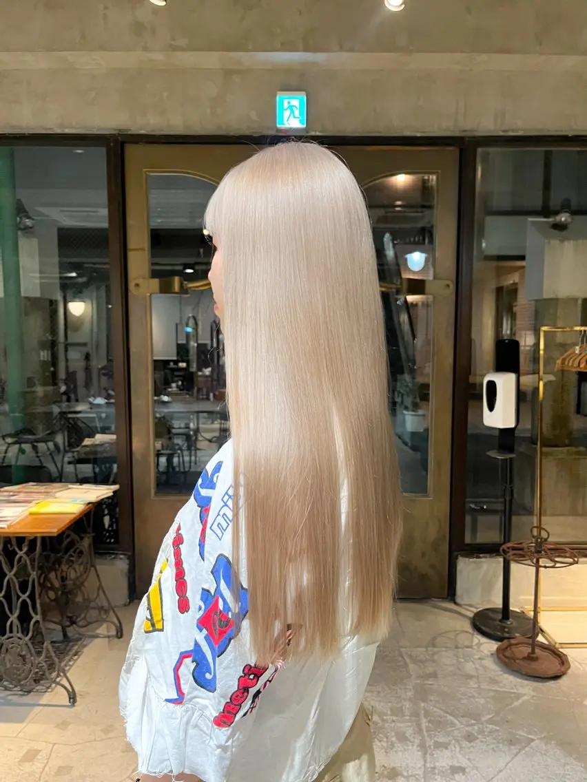 ロング カラー ベージュカラー ブロンド ハイトーンカラー ハイトーンベージュ ミルクティーベージュ ヘアカラー トリートメント ヘアセット 似合わせベージュ 🍯ayumi🍯のヘアスタイル