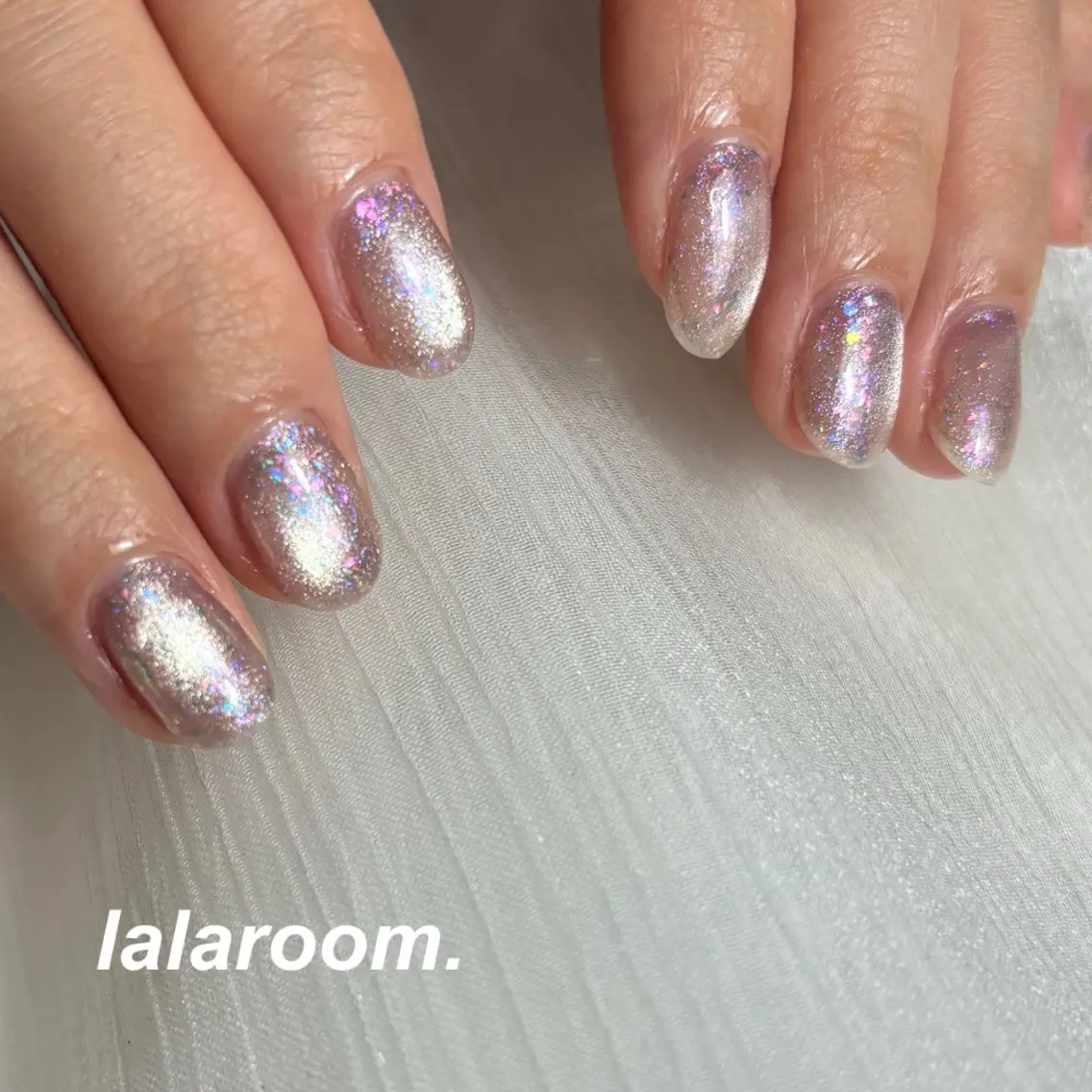 ネイル キラキラネイル マグネットネイル オフィスネイル ワンカラーネイル シンプルネイル ハンドネイル lala room.のネイルデザイン