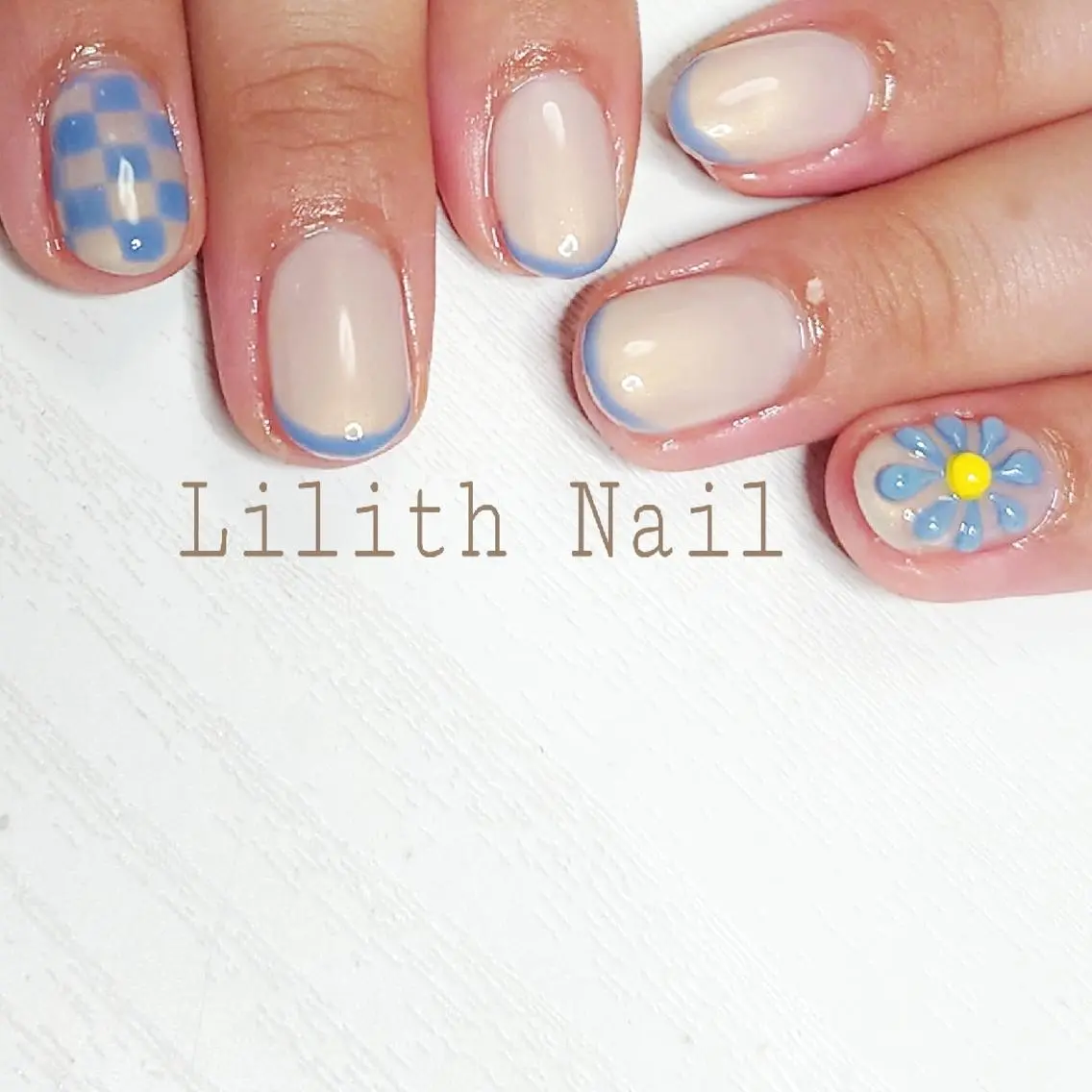 ネイル ブルー フレンチネイル オフィスネイル ショートネイル 夏ネイル Lilith Nailのネイルデザイン