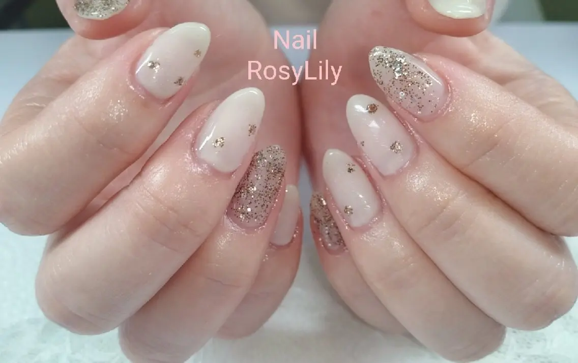 ネイル オフィスネイル ホワイト プライベートサロン Rosy Lilyのネイルデザイン