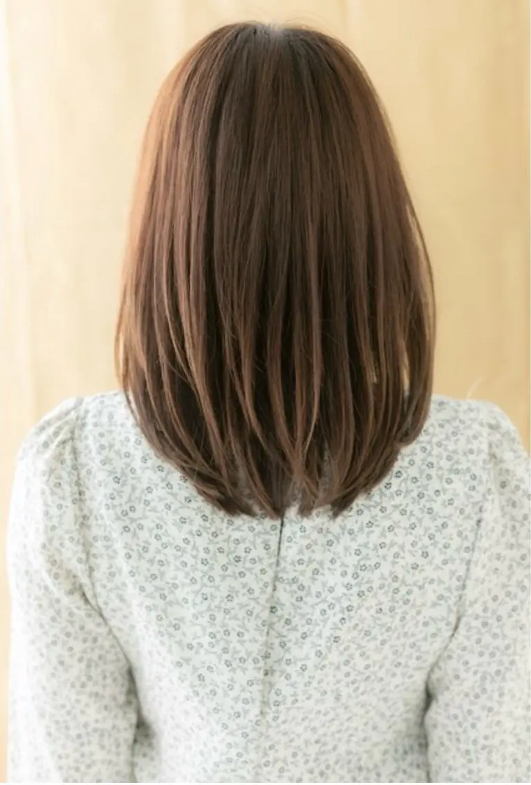 セミロング カット 松山 彩香のヘアスタイル