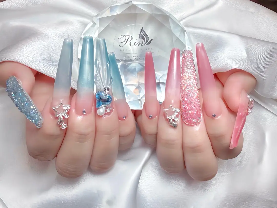 ネイル ブルー フラッシュネイル フラワーネイル ホログラムネイル キラキラネイル ハンドネイル Rin Nail 新大久保店のネイルデザイン