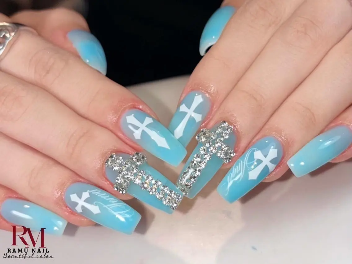 ネイル キラキラネイル マグネットネイル ミラーネイル ピンク 夏ネイル ハンドネイル Emmy Chanのネイルデザイン