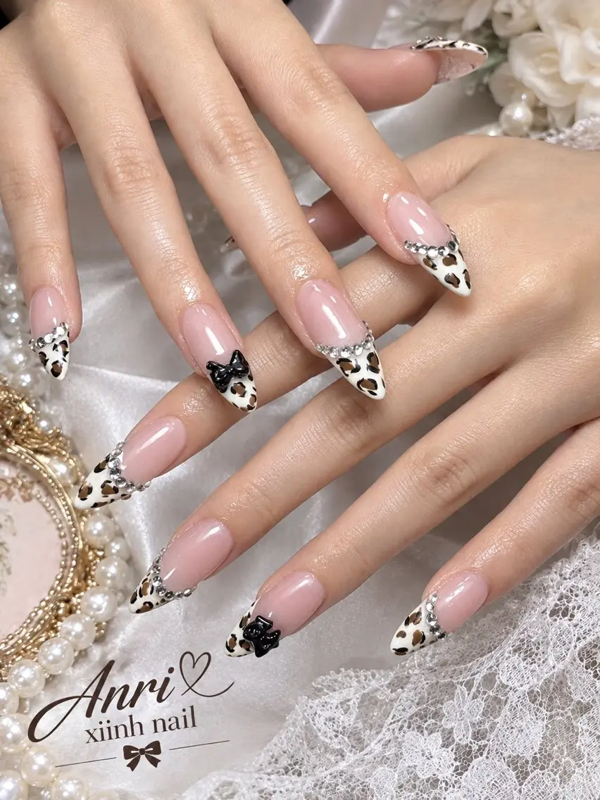 ネイル チークネイル 長さ出し フットネイル ジェルネイル 卒業式 𝓐𝓷𝓻𝓲 XiinhNailのネイルデザイン