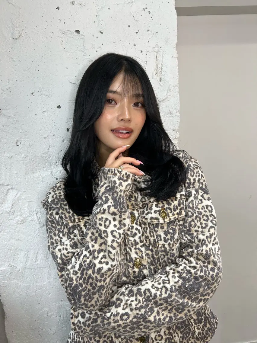 ミディアム カラー レイヤーカット ヘアカラー トリートメント レイヤーカット BLend 渋谷のヘアスタイル