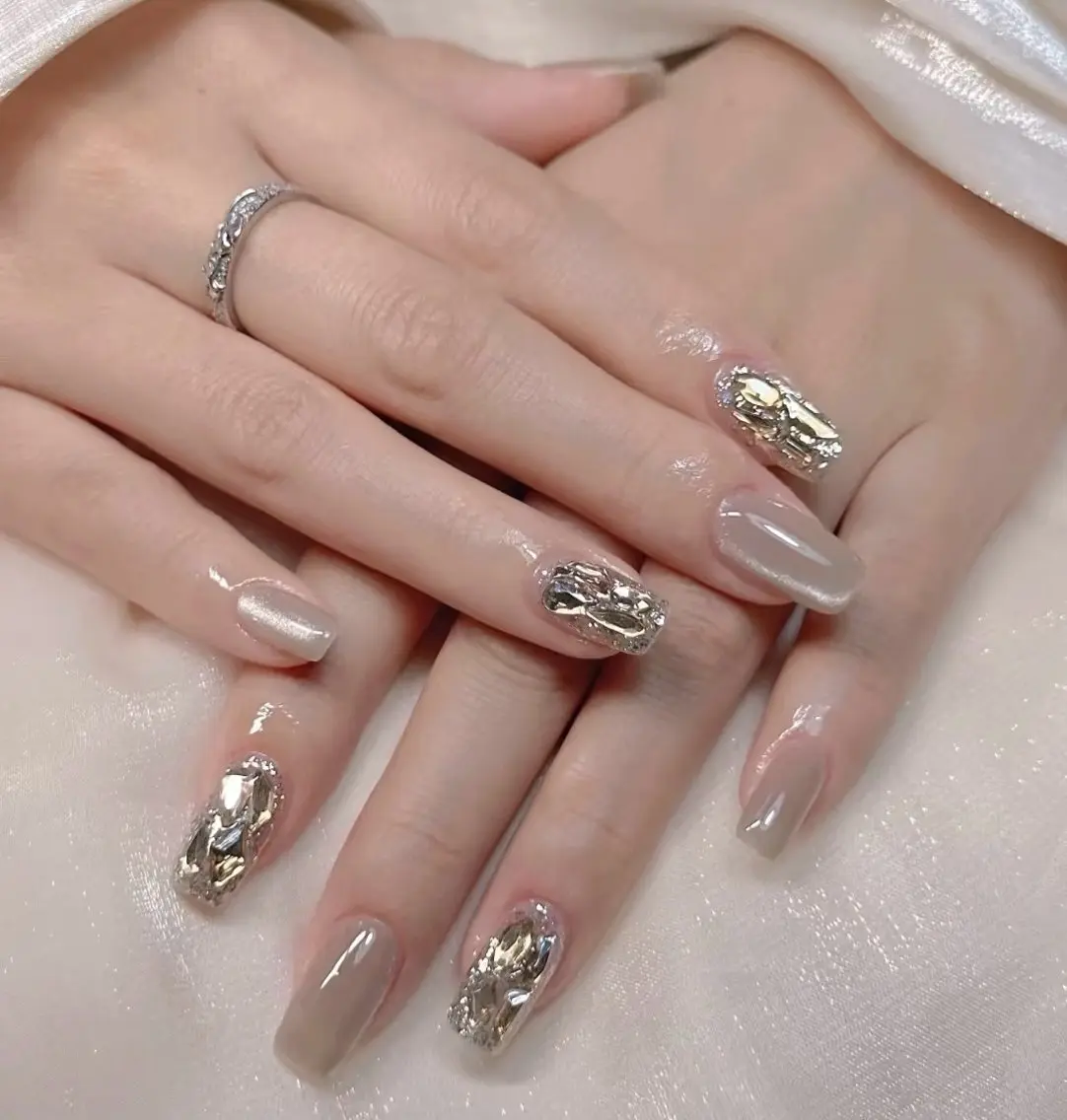 ネイル チークネイル 長さ出し フラワーネイル フレンチネイル ガーリー sun nail池袋 モデル募集のネイルデザイン