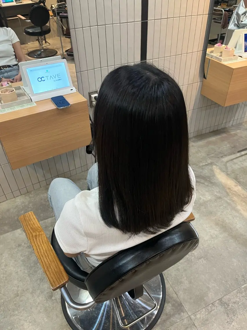 ミディアム カラー 黒髪 ブルーカラー ブルーブラック ヘアカラー 西 こゆきのヘアスタイル