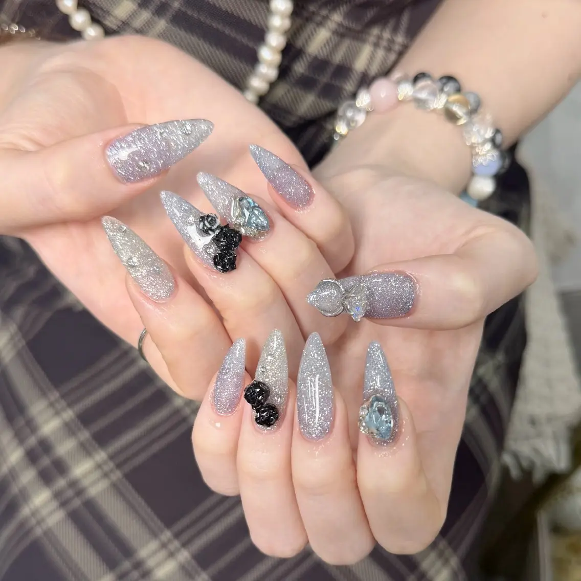 ネイル チークネイル フレンチネイル ジェルネイル ガーリー キラキラネイル ハンドネイル UM Nail Salonのネイルデザイン