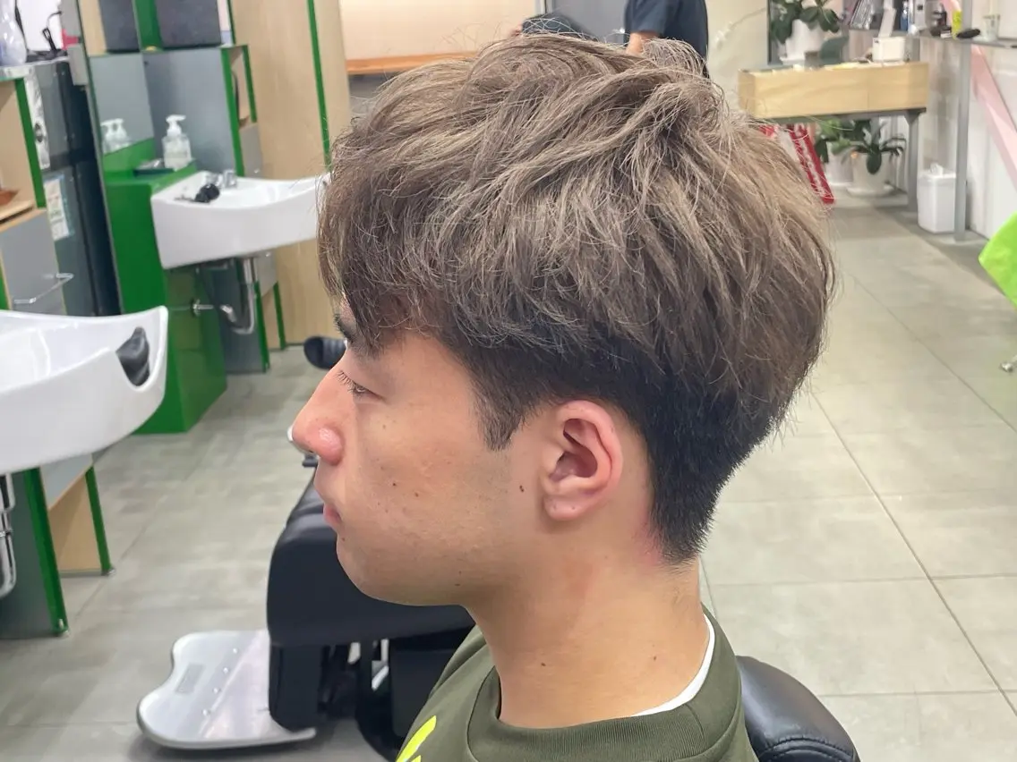 カラー 綾田 悠人のヘアスタイル