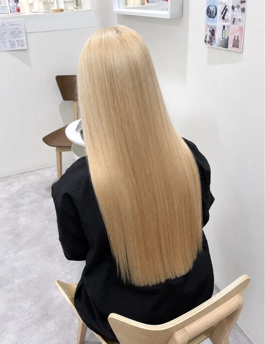 ロング カラー ブロンド 透明感カラー ホワイトブロンド ヘアカラー 京谷 日向のヘアスタイル
