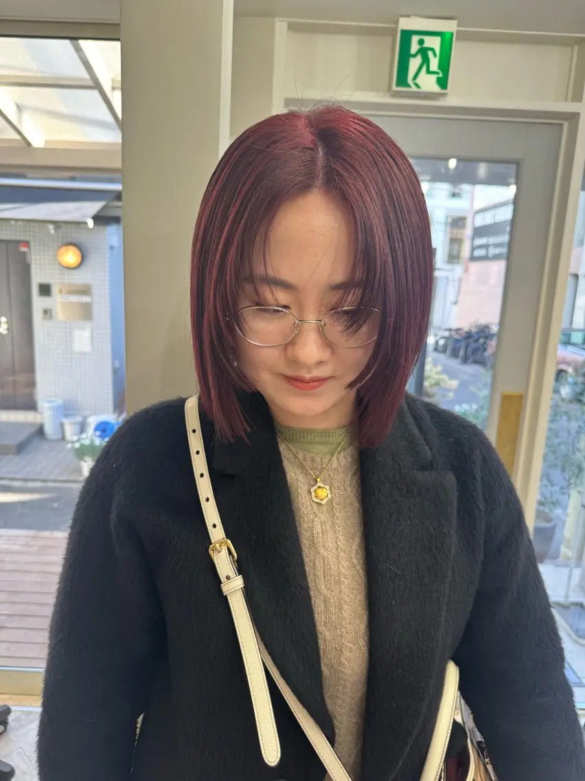 ショート カラー カシス レッドカラー カット ヘアカラー トリートメント Lomalia 🤍🫧/makoのヘアスタイル