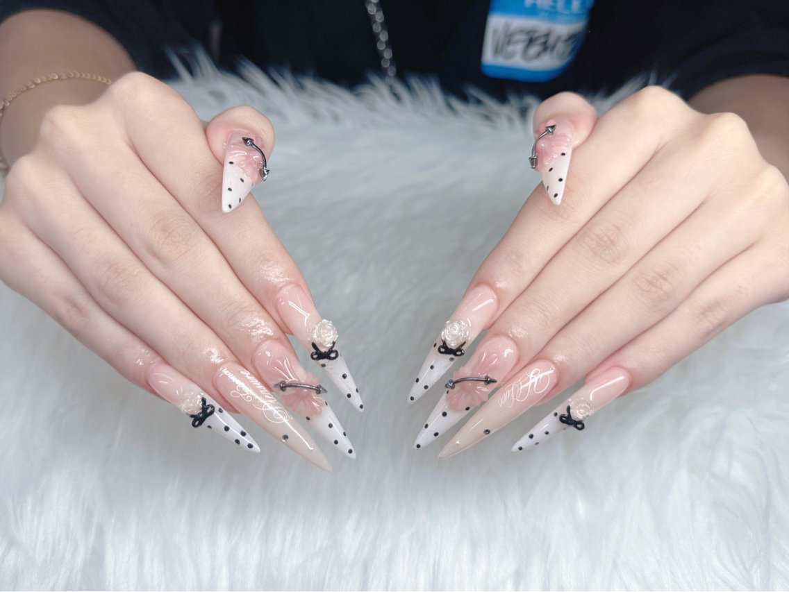 ネイル アートネイル 韓国ネイル ロングネイル 持ち込み スカルプネイル ハンドネイル GOHOUBI Nail 心斎橋店のネイルデザイン