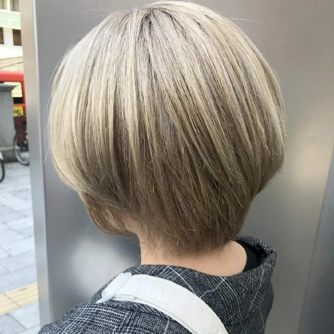 ショート カラー ブリーチ 竹内啓太 ボブのヘアスタイル