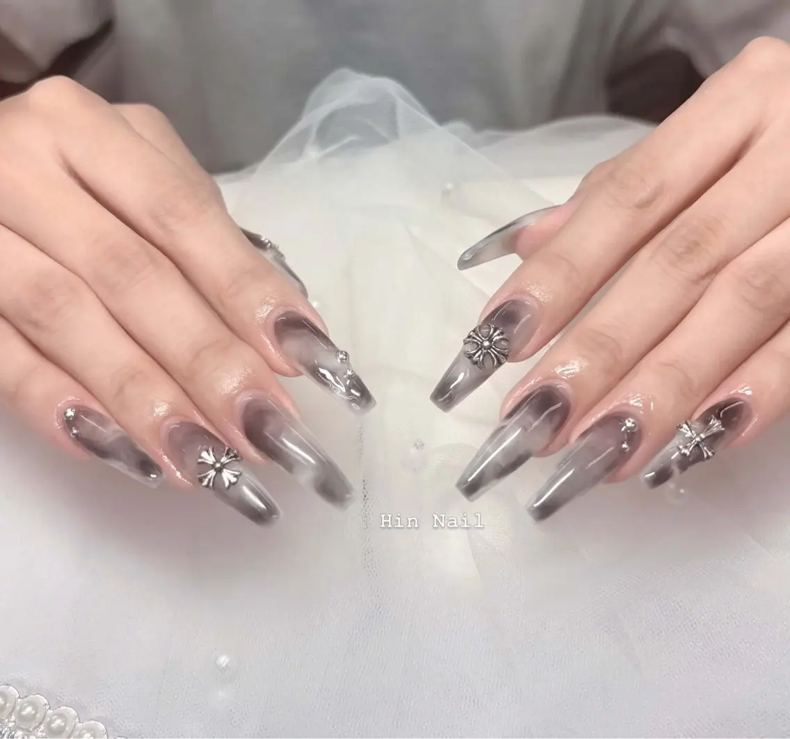 ネイル チークネイル ドット フットネイル フレンチネイル グラデーション ハンドネイル HIN NAILのネイルデザイン