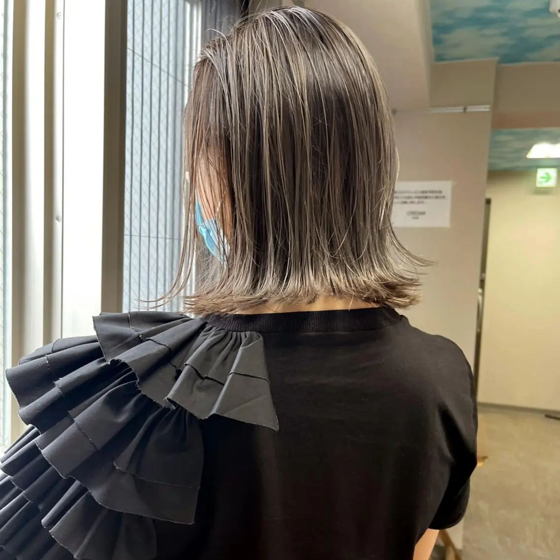 ショート カラー ハイライトカラー ボブ ハイライト 外ハネヘア ヘアカラー 松井那津子 /ハイライトブリーチのヘアスタイル