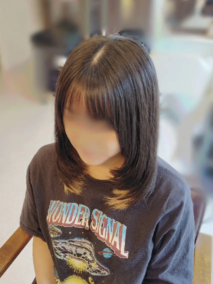 ミディアム レイヤーカット カット 三浦 瑞華のヘアスタイル