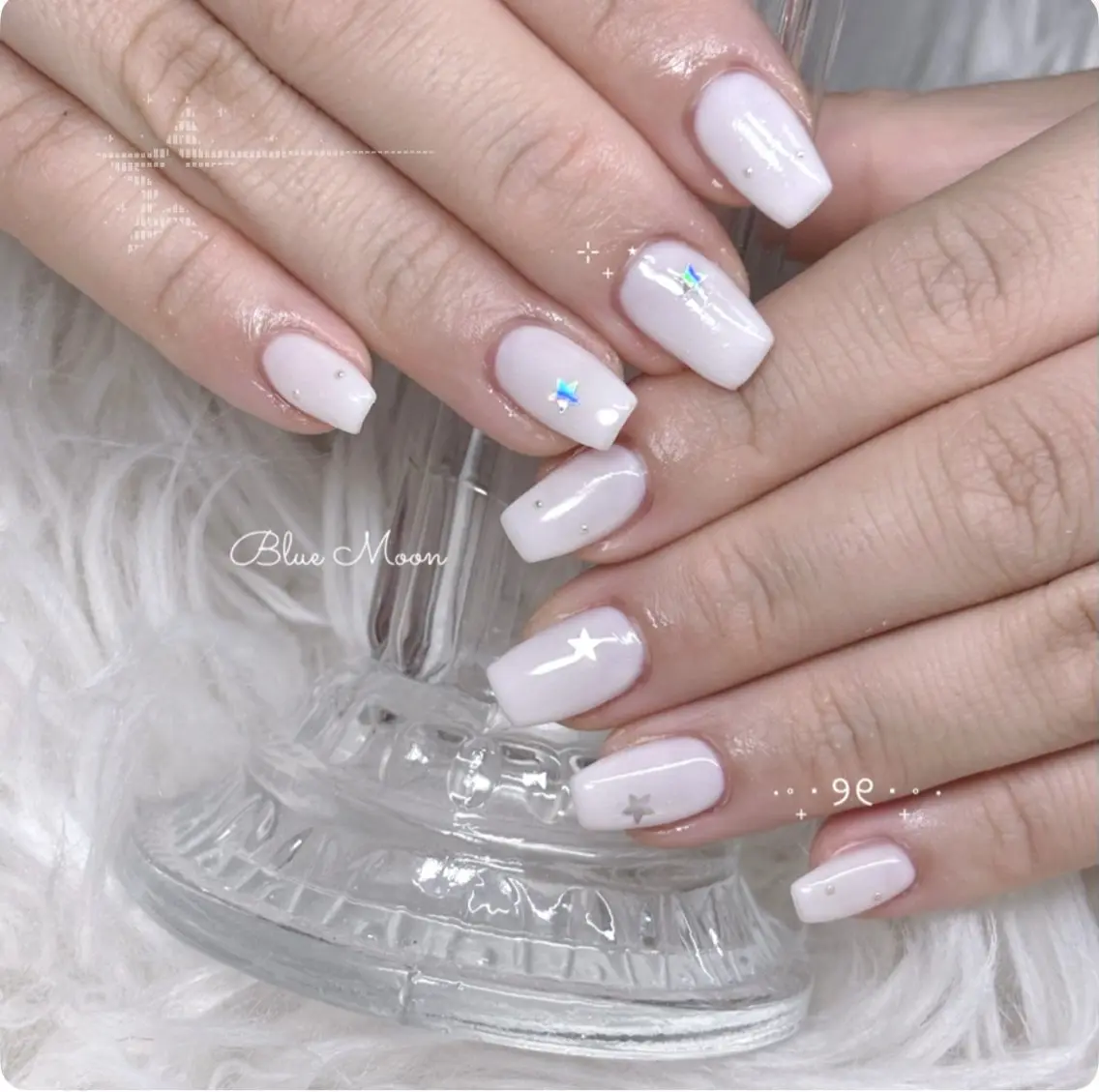 ネイル ホログラムネイル ハンドネイル フットネイル ハンドケア nail salon Blue Moonのネイルデザイン