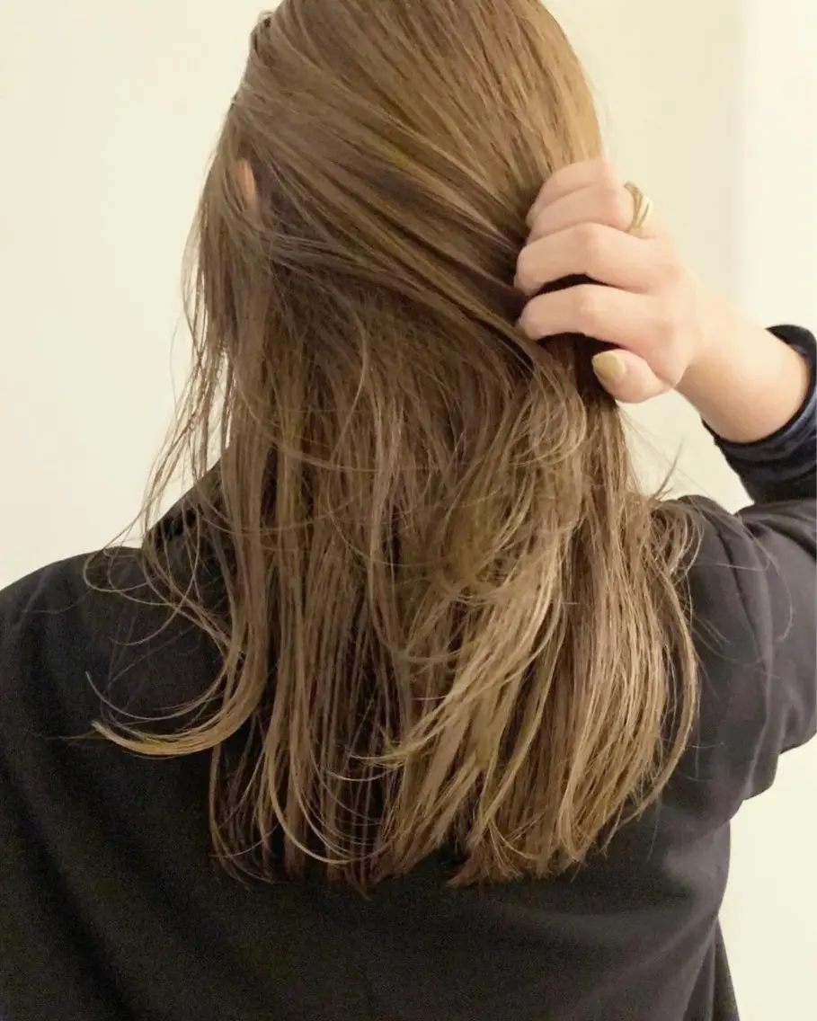 ロング カラー ブリーチ ダブルカラー ブリーチなしカラー ヘアカラー 落合希 Olivebeigeのヘアスタイル
