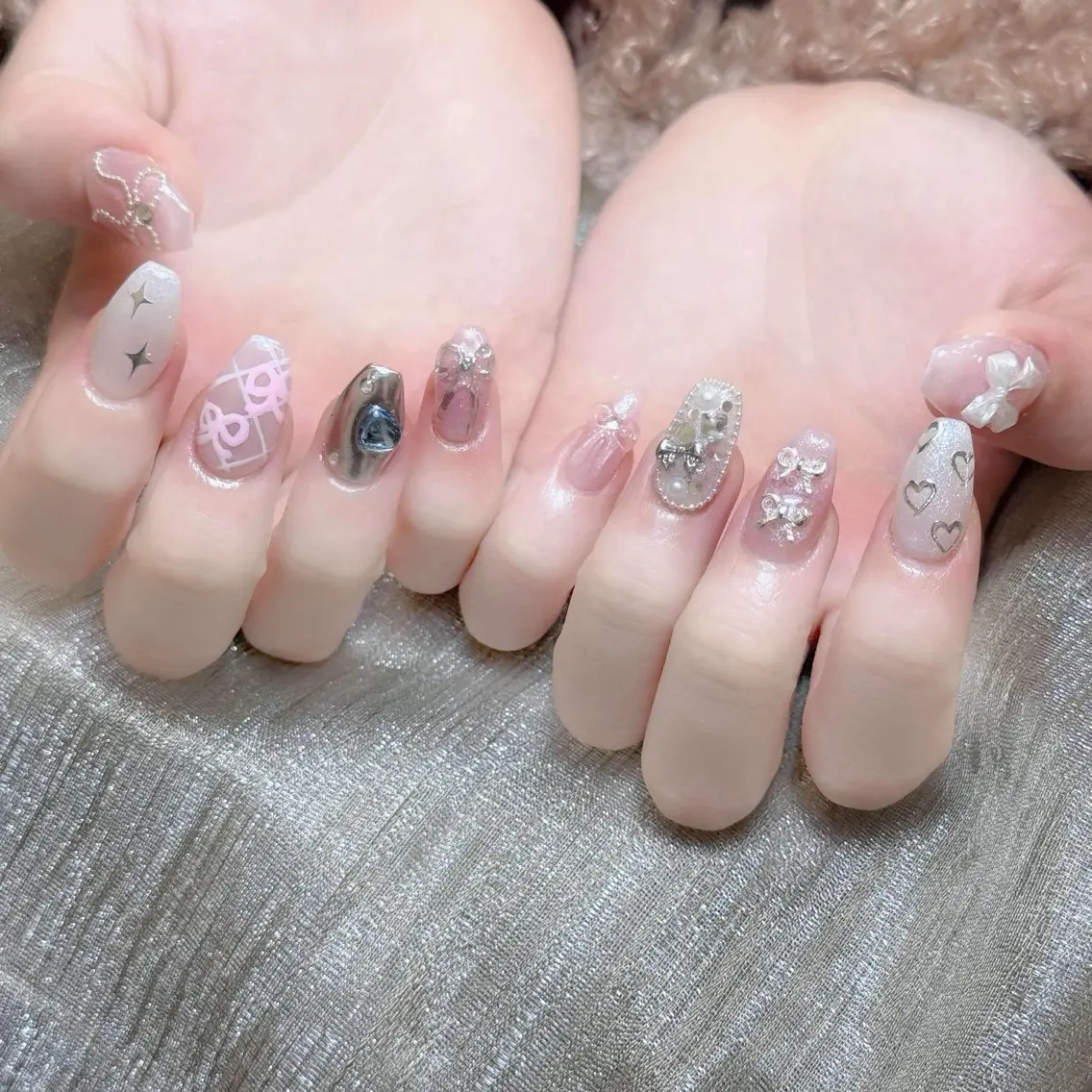 ネイル チークネイル フレンチネイル ジェルネイル ガラスフレンチ 韓国ネイル ハンドネイル ハンドケア Anh Nail 歌舞伎町のネイルデザイン