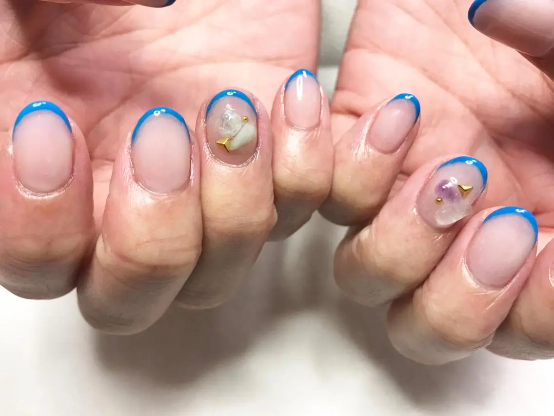 ミディアム パーマ ヘアアレンジ ネイル マツエク・マツパ フレンチネイル Sunny side nailのネイルデザイン