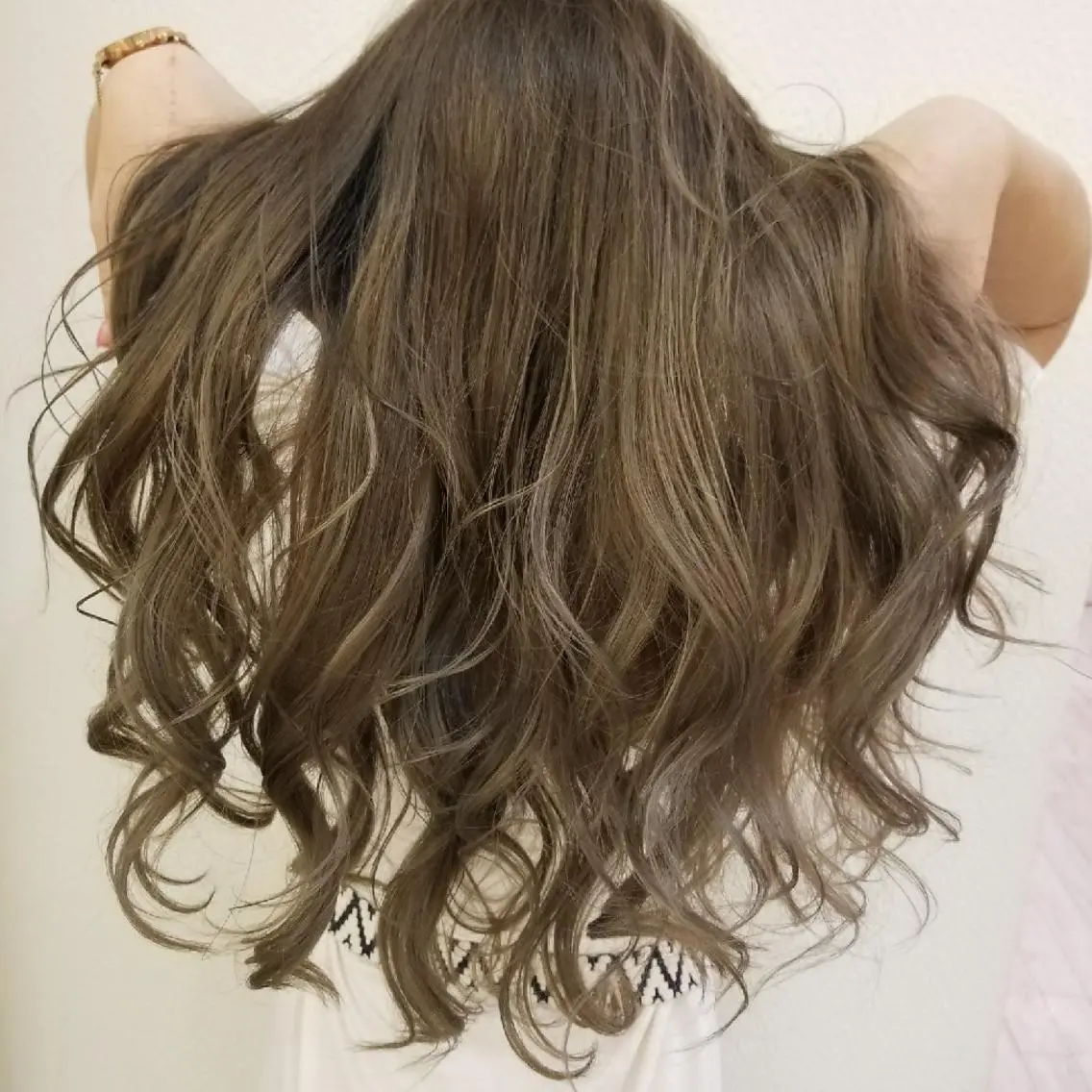 ロング カラー バレイヤージュ 透明感カラー ハイライトカラー ハイライト レイヤーカット Le Lien カジのヘアスタイル