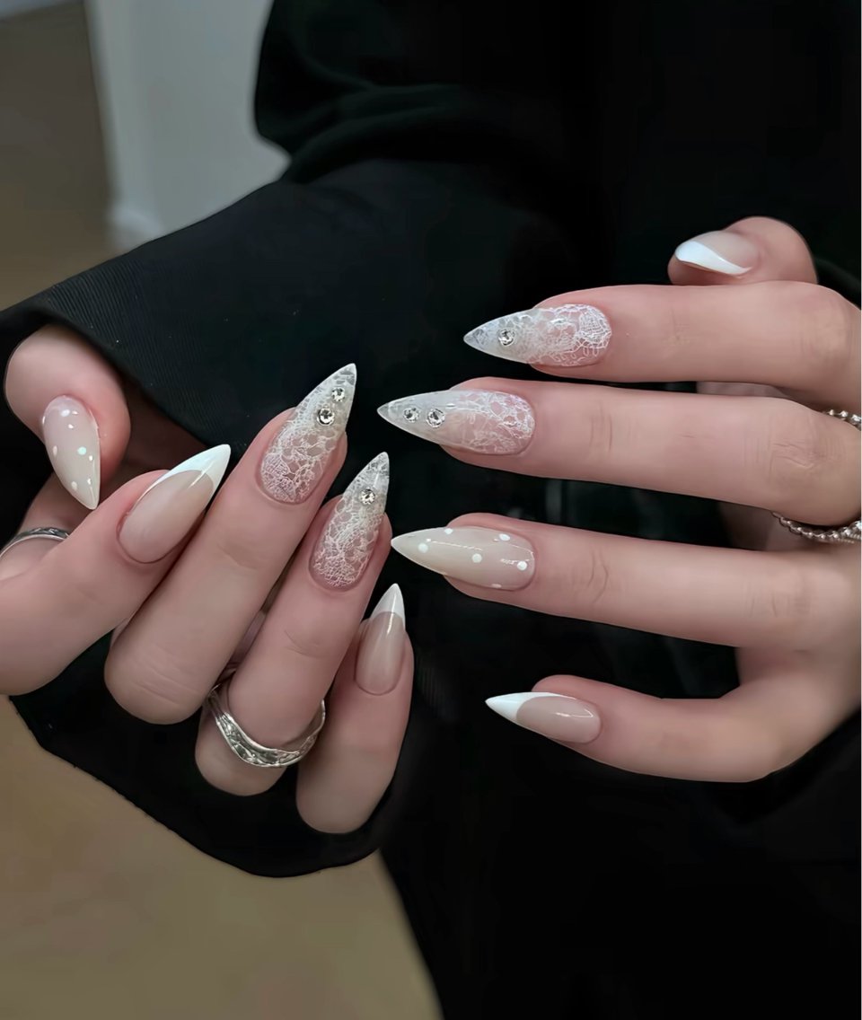 ネイル アートネイル ボルドー 長さ出し ハロウィン キラキラネイル ハンドネイル ハンドケア Mina Aurea Nailのネイルデザイン